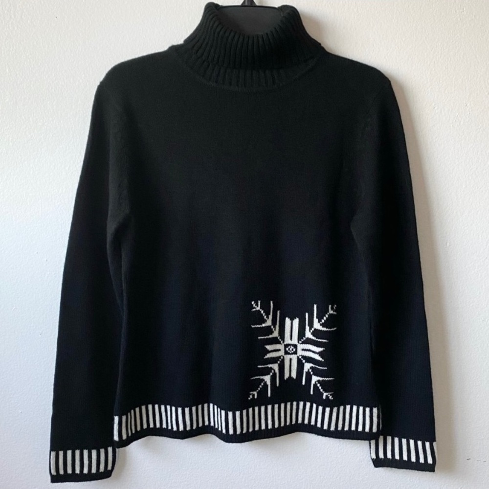 Turtleneck Sweater Ribbed Black w/ Snowflake- Sz M